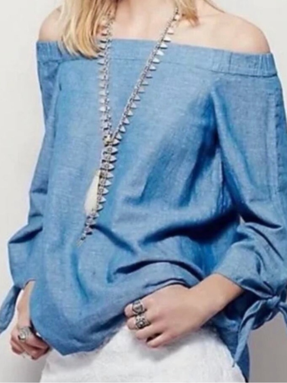 #864 FREE PEOPLE Show Me Some Shoulder Blue Off-the-Shoulder Chambray Blouse